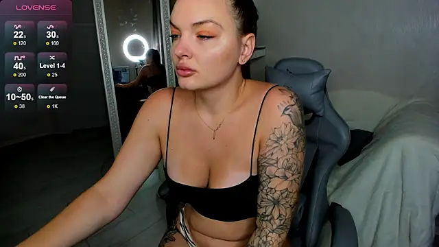 LeyaKale online show from 10/25/25, 01:35