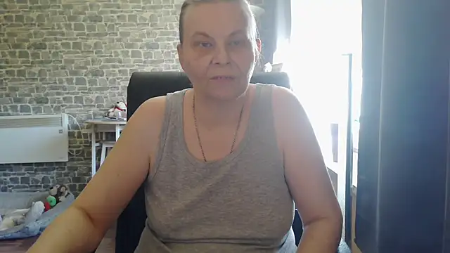 Snapshot of Diamond_Bite chatting on 10/20/25, 10:16 Diamond Bite online show from 10/20/25, 10:16