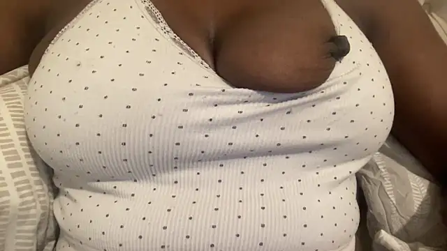 Snapshot of ebonybunnyxx chatting on 10/23/25, 05:40 ebonybunnyxx online show from 10/23/25, 05:40