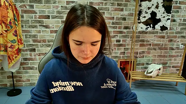 May Bloom online show from 10/25/25, 05:15