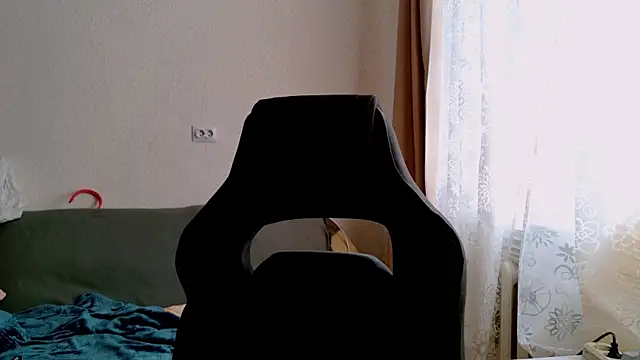 May Bloom online show from 06/18/26, 09:14