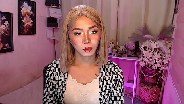 Snapshot of Katesy12 chatting on 12/13/25, 11:32 Katesy12 online show from 12/13/25, 11:32