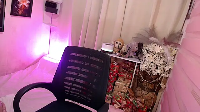 Snapshot of Katesy12 chatting on 12/17/25, 01:55 Katesy12 online show from 12/17/25, 01:55