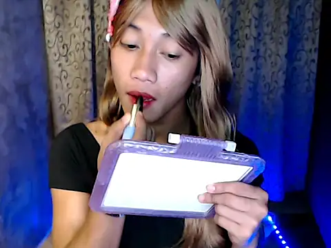 Snapshot of taylaxuxu chatting on 12/19/25, 04:14 taylaxuxu online show from 12/19/25, 04:14