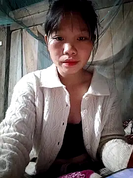 linh-miu99 online show from 11/26/25, 01:01