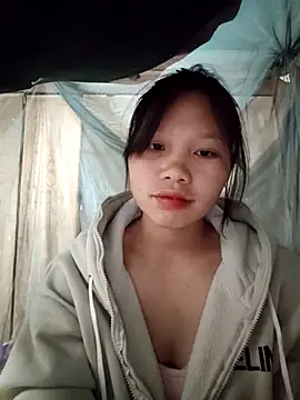 linh-miu99 online show from 03/04/26, 06:41