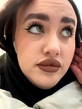 KiraSunshine online show from 11/10/25, 03:27