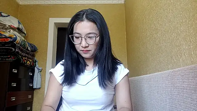 LinneaHyles online show from 11/06/25, 04:02