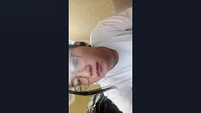 LinneaHyles online show from 11/14/25, 04:22