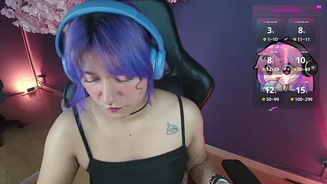 Snapshot of LuanEter chatting on 12/19/25, 02:35 LuanEter online show from 12/19/25, 02:35