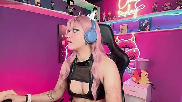 LuanEter online show from 02/26/26, 01:21