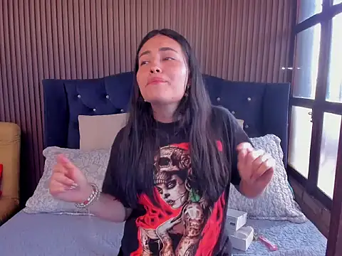 Snapshot of ViolettRouse chatting on 11/12/25, 03:12 ViolettRouse online show from 11/12/25, 03:12