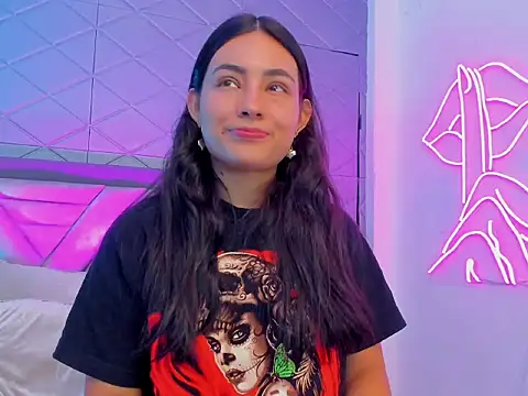 Snapshot of ViolettRouse chatting on 11/21/25, 06:06 ViolettRouse online show from 11/21/25, 06:06