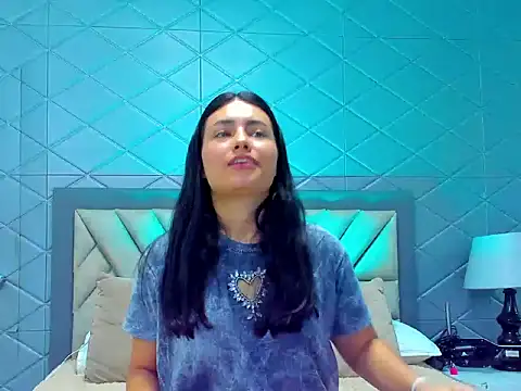 Snapshot of ViolettRouse chatting on 11/28/25, 03:58 ViolettRouse online show from 11/28/25, 03:58