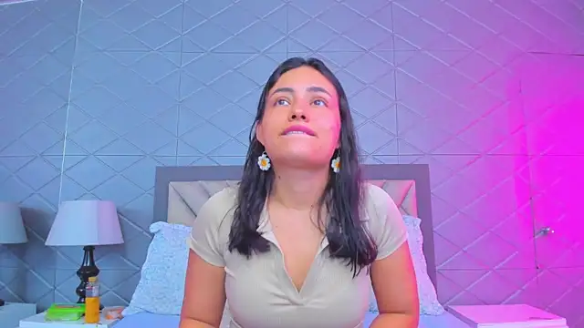 Snapshot of ViolettRouse chatting on 02/05/26, 02:54 ViolettRouse online show from 02/05/26, 02:54