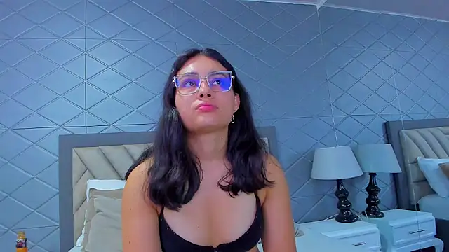 Snapshot of ViolettRouse chatting on 03/04/26, 03:51 ViolettRouse online show from 03/04/26, 03:51