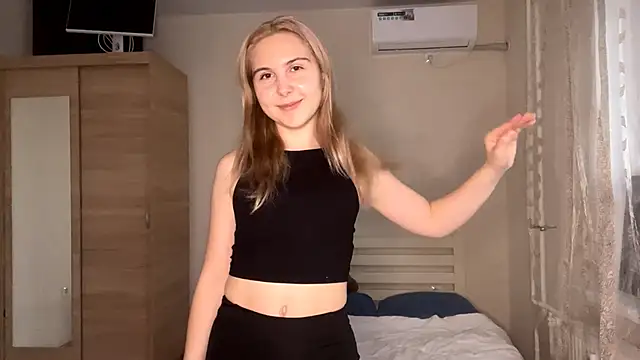 Snapshot of MyraLitterers chatting on 11/02/25, 01:24 MyraLitterers online show from 11/02/25, 01:24