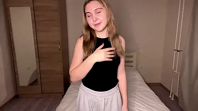 Snapshot of MyraLitterers chatting on 12/01/25, 03:17 MyraLitterers online show from 12/01/25, 03:17