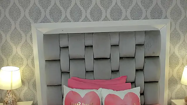 lucia lorenz online show from 12/16/25, 11:26