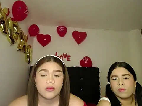 Snapshot of 2moons_full_of_love chatting on 02/14/26, 05:26 2moons full of love online show from 02/14/26, 05:26