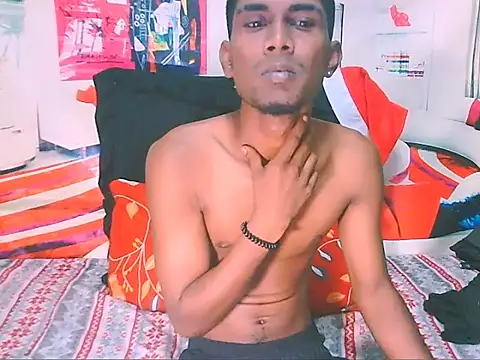 Snapshot of IndianThuggin chatting on 12/19/25, 01:18 IndianThuggin online show from 12/19/25, 01:18