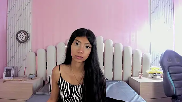 Isabella Marsh online show from 10/31/25, 12:17