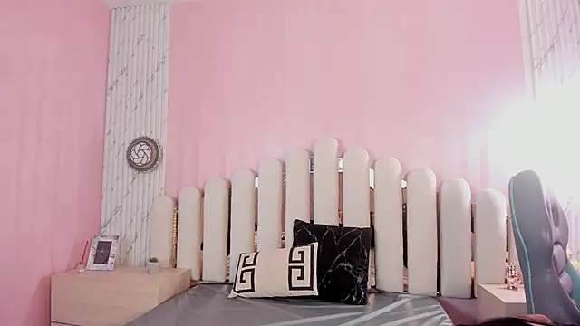 Isabella Marsh online show from 12/15/25, 12:42