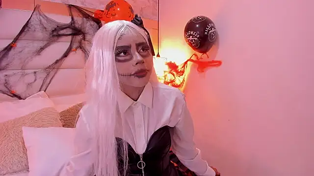 Sofia clk online show from 11/01/25, 03:52