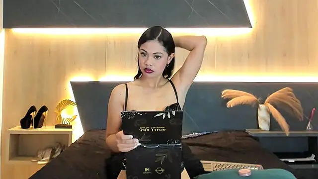 LorenaVarga online show from 05/02/26, 07:30
