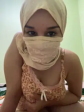 SaraChouchou online show from 10/26/25, 08:48