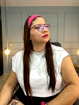 Orianabluee  online show from 10/22/25, 02:56