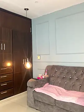 Orianabluee  online show from 11/12/25, 03:18