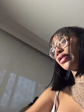 Snapshot of akiira_lee chatting on 03/05/26, 11:12 akiira lee online show from 03/05/26, 11:12