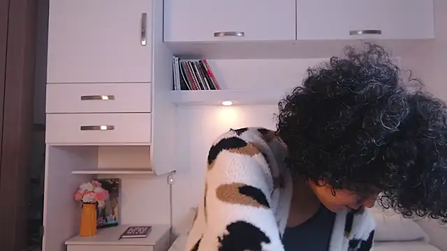 MartiRuis10 online show from 10/22/25, 08:41