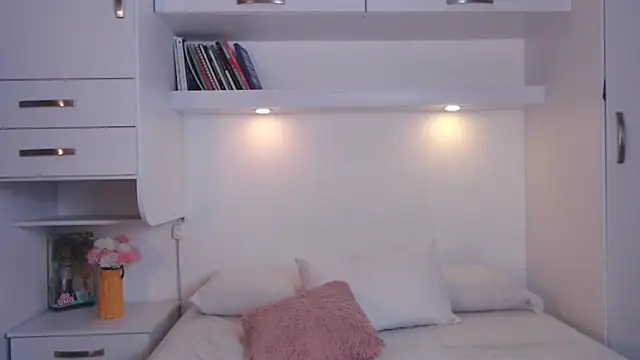 MartiRuis10 online show from 10/25/25, 07:41