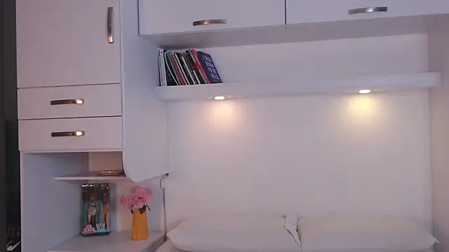 MartiRuis10 online show from 11/18/25, 10:14