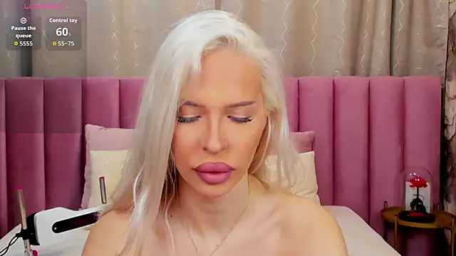 KailaCrystall online show from 12/04/25, 01:48