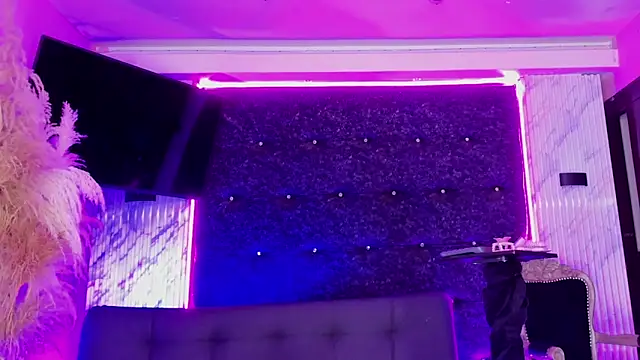 Queens Wonders Blonders online show from 02/23/26, 04:26