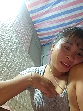 Squirrel-Pear online show from 10/23/25, 04:01