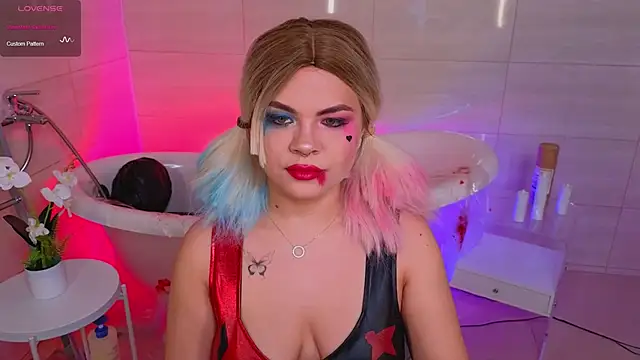 Miss Delia online show from 10/31/25, 02:12