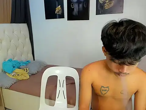 Snapshot of hardcocktwink chatting on 11/02/25, 05:04 hardcocktwink online show from 11/02/25, 05:04