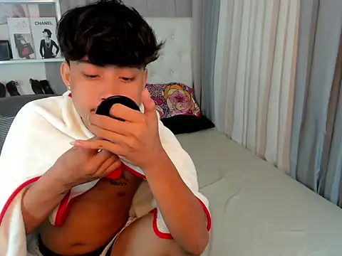 Snapshot of hardcocktwink chatting on 01/05/26, 05:27 hardcocktwink online show from 01/05/26, 05:27