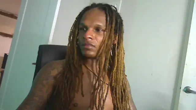 Snapshot of AdrianCoxxx chatting on 10/20/25, 04:57 AdrianCoxxx online show from 10/20/25, 04:57