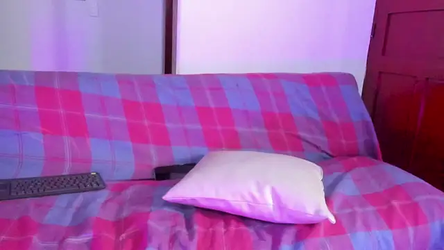 Nikki  uwu online show from 04/30/26, 04:57