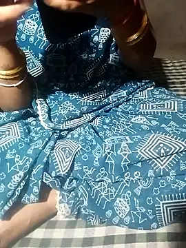 Hot cauple indian online show from 04/24/26, 07:22
