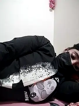 Snapshot of Hot_Angle chatting on 11/26/25, 04:19 Hot Angle online show from 11/26/25, 04:19