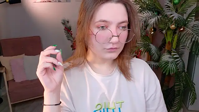 Snapshot of fairy_tara chatting on 12/16/25, 06:29 fairy tara online show from 12/16/25, 06:29