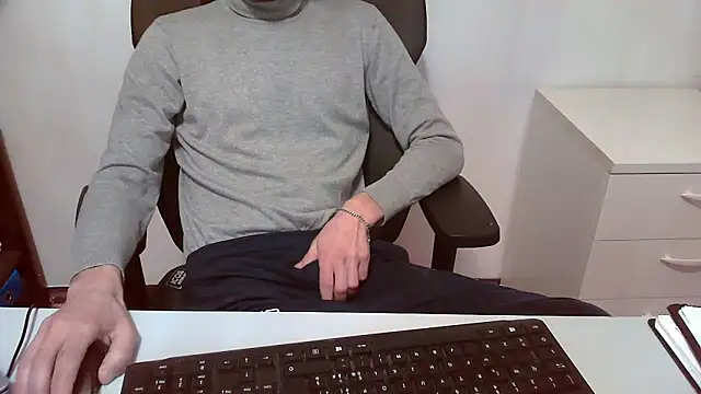 Snapshot of topg84 chatting on 03/13/26, 06:25 topg84 online show from 03/13/26, 06:25