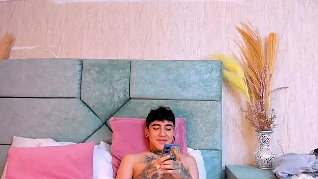 SantiOlsen online show from 10/31/25, 05:14