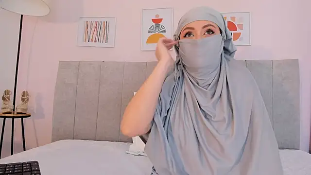 fatiima  online show from 10/25/25, 07:19